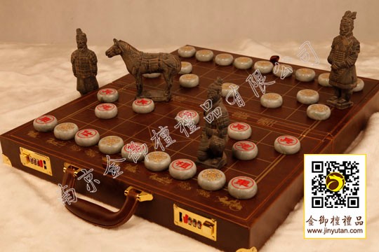 39型翡翠金象棋棋盘棋子展示